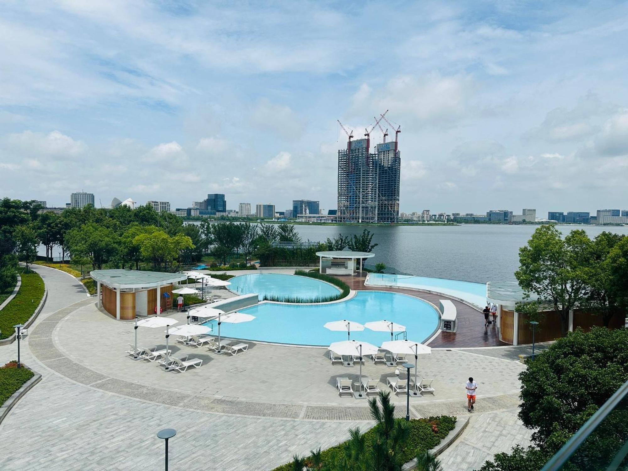 上海滴水湖皇冠假日酒店 南汇 外观 照片
